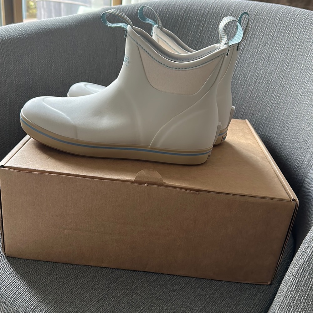 NEW XtraTuf Women’s Deck Boots